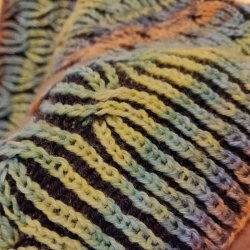 Opskrift Halsrr i 2-farvet halvpatent p dansk sendes som PDF